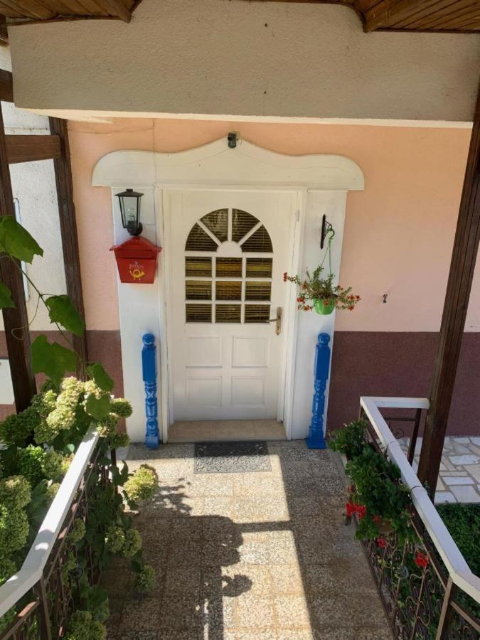 Villa Lakeview Paradise Пештані Екстер'єр фото