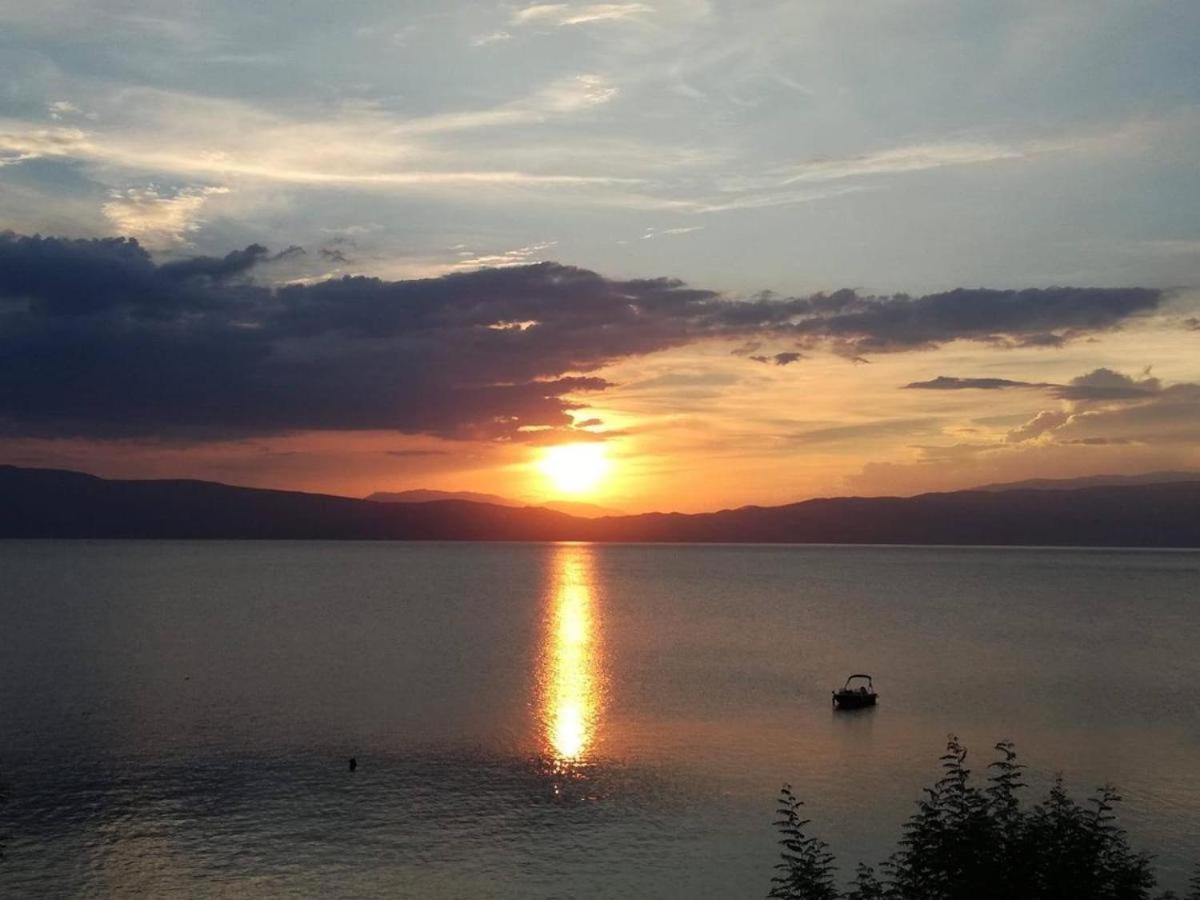 Villa Lakeview Paradise Пештані Екстер'єр фото